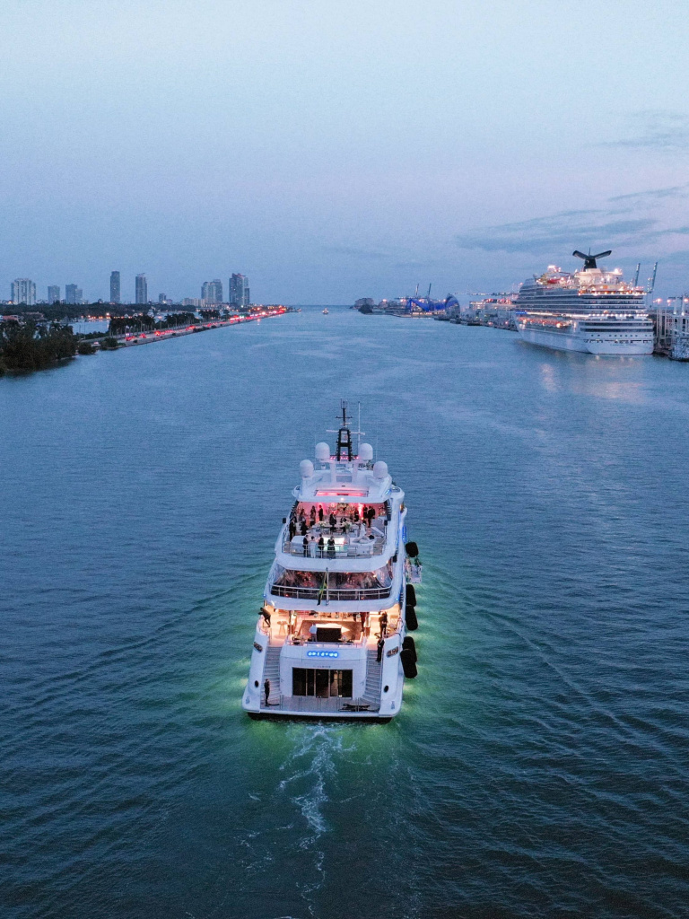 30_Miami_Yacht_Wedding_21-2200x2933.jpg