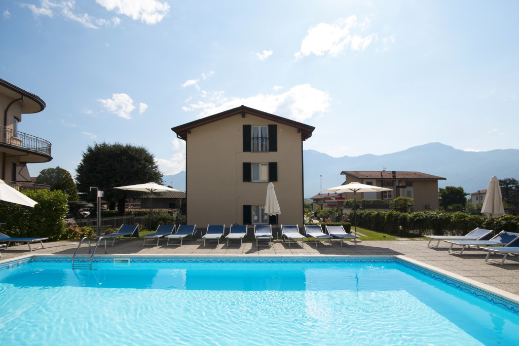 Swimming-pool.jpg