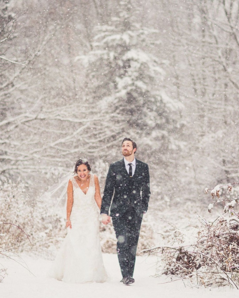 Kisses under a snowstorm Kisses under a snowstorm