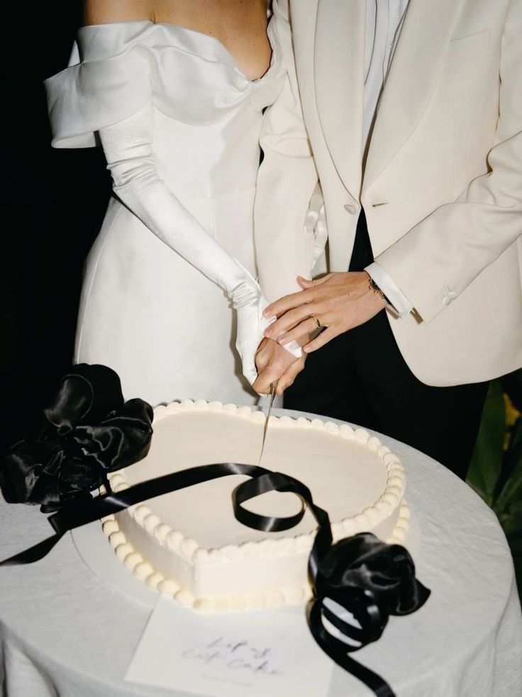 30 Romantic Heart-Shaped Wedding Cake Ideas 30 Romantic Heart-Shaped Wedding Cake Ideas photo