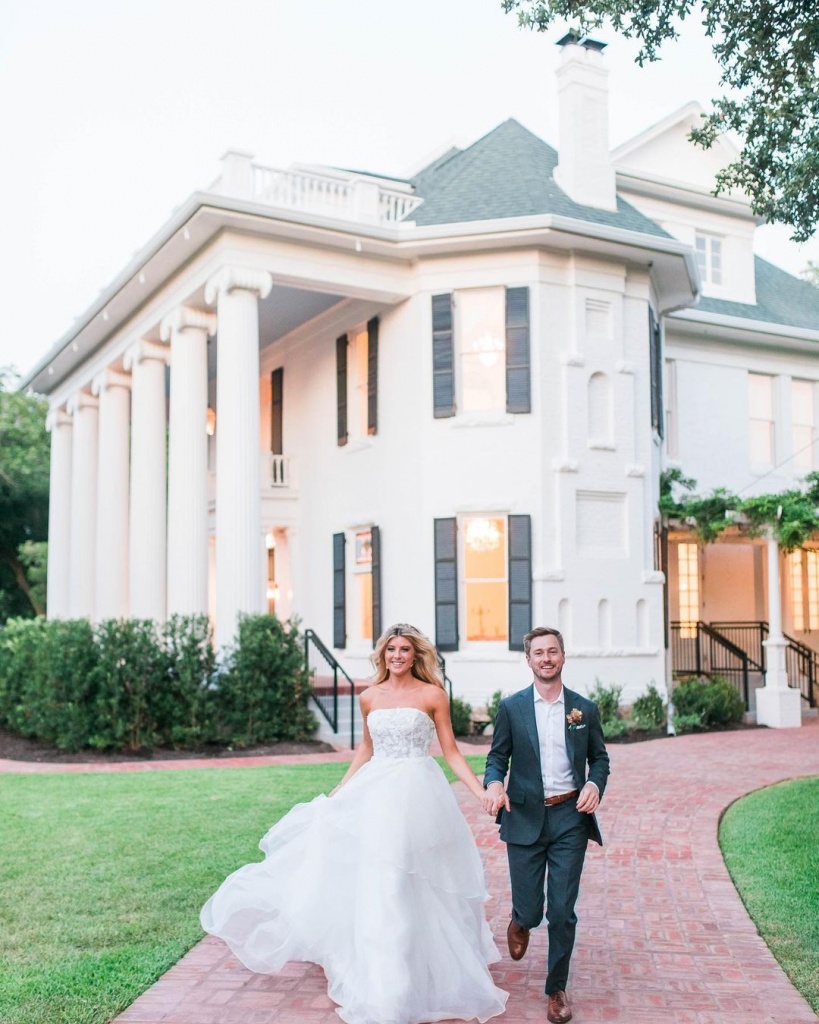 Whether you need a wedding coordinator to plan a wedding in Austin How to find a wedding coordinator to plan a wedding in Austin