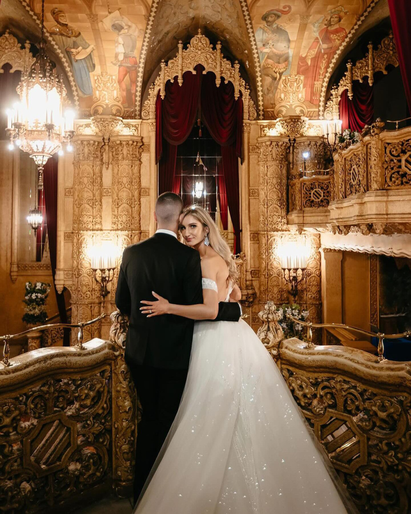29_plazaballroomweddings_1712732515_3342965093745659253_7461834109.jpg
