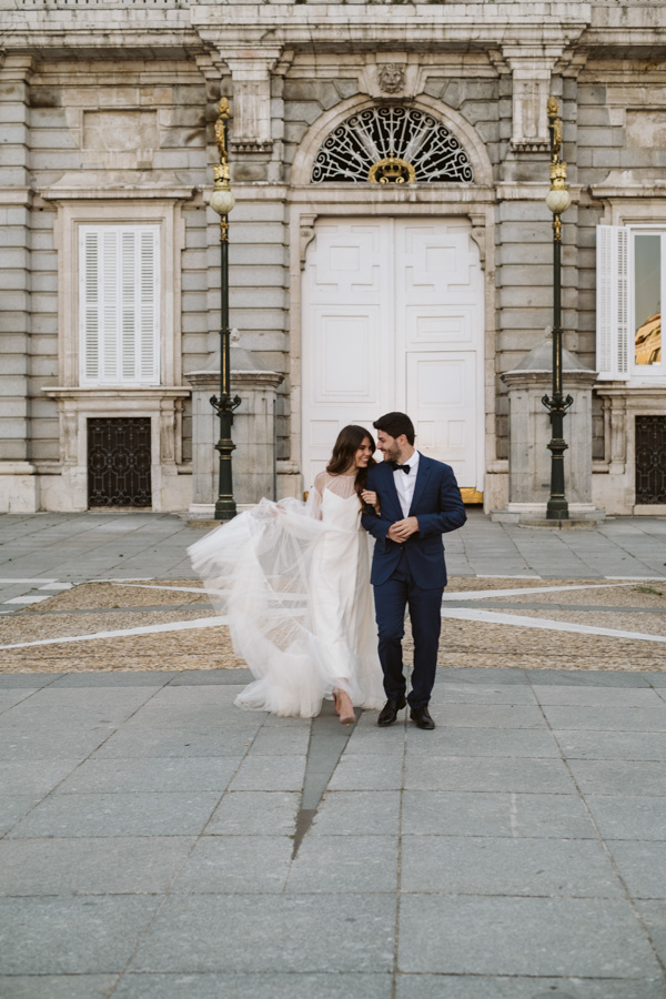 23_royal_palace_madrid_elopement_wedding-00001.jpg