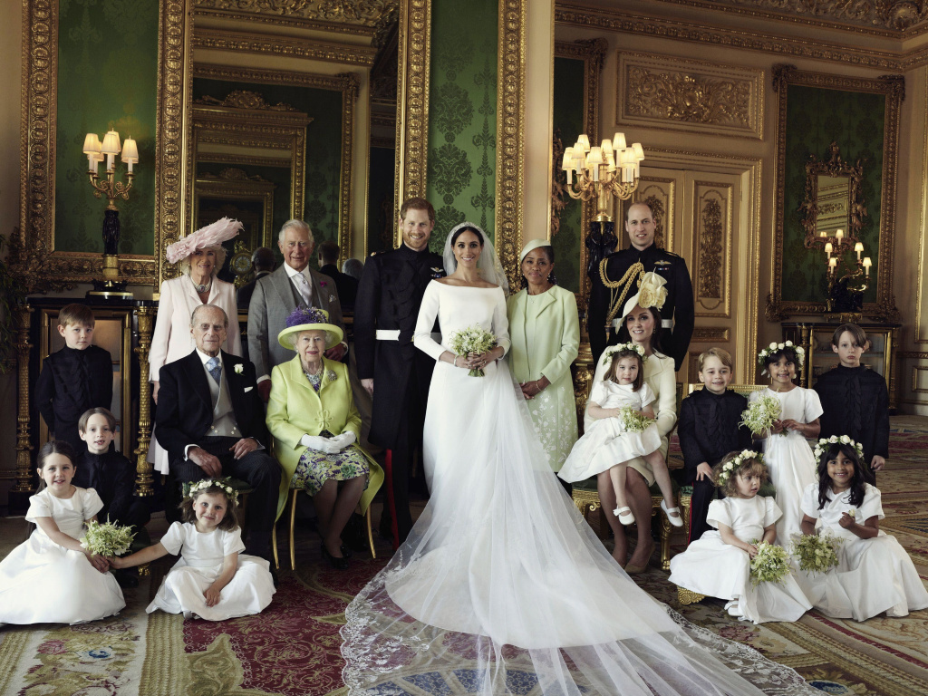 hbz-prince-harry-meghan-markle-wedding-portrait2-1526914503.jpg