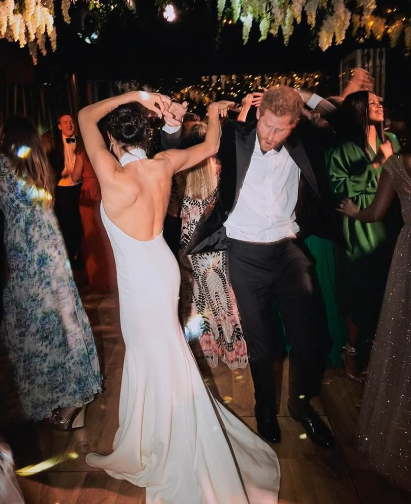 36_65449155-11540999-Harry_and_Meghan_have_revealed_that_their_first_dance_as_husband-a-52_1671093273635.jpg