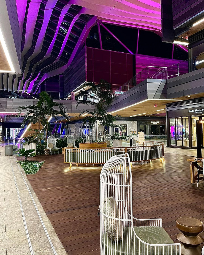 @spooning.around.town @spooning.around.town