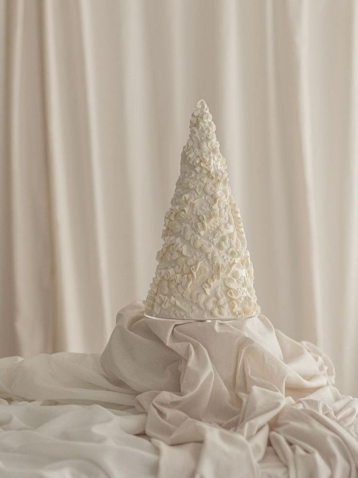 Top Wedding Cake Trends for 2025 Top Wedding Cake Trends for 2025 photo