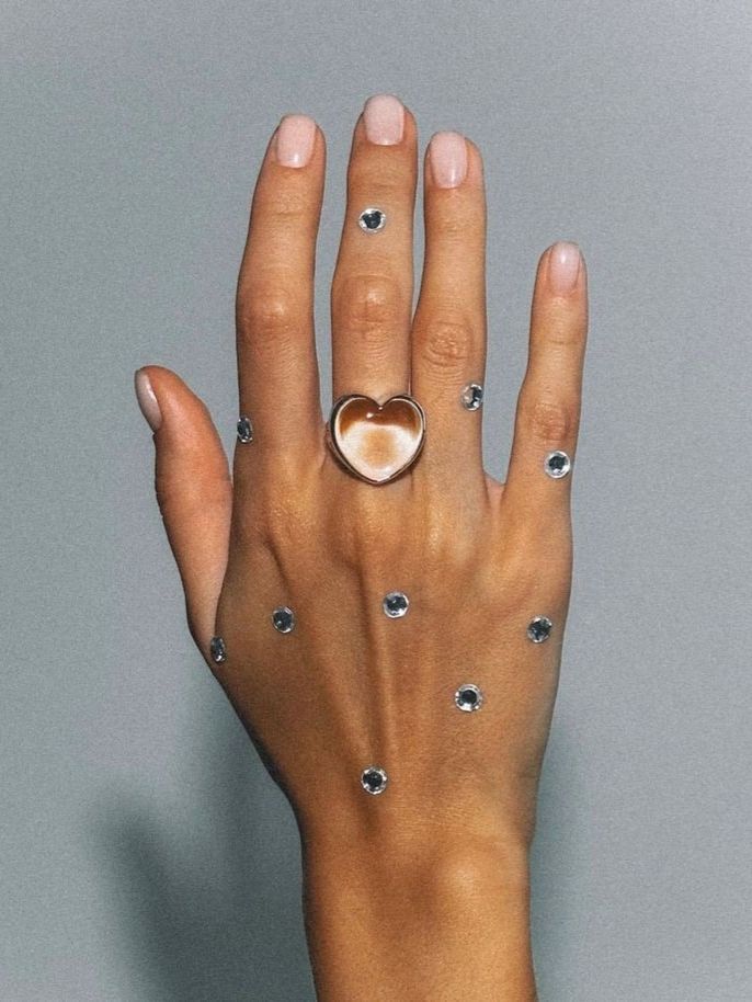 32 Chic Minimal Nail Designs 32 Chic Minimal Nail Designs photo