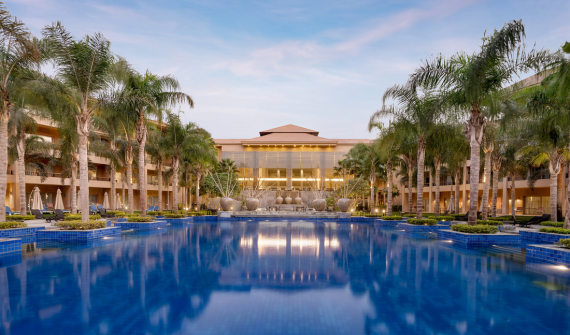 Dusit Thani LakeView Cairo