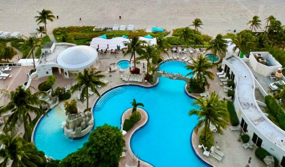 Trump International Beach Resort